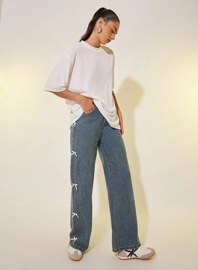 تايك تو تيشيرت بأكمام قصيرة ورقبة مستديرة مطرز